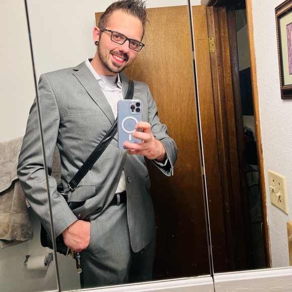 Meet your Posher, Zach - Picture 2 of 4